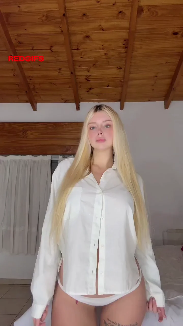 Cute Blonde's Tiny Titty Drop Reveal 😍🍒