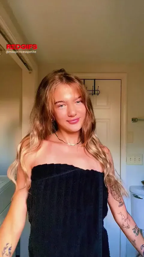 🔥 Playful Blonde Babe's Teasing Titty Drop 😍