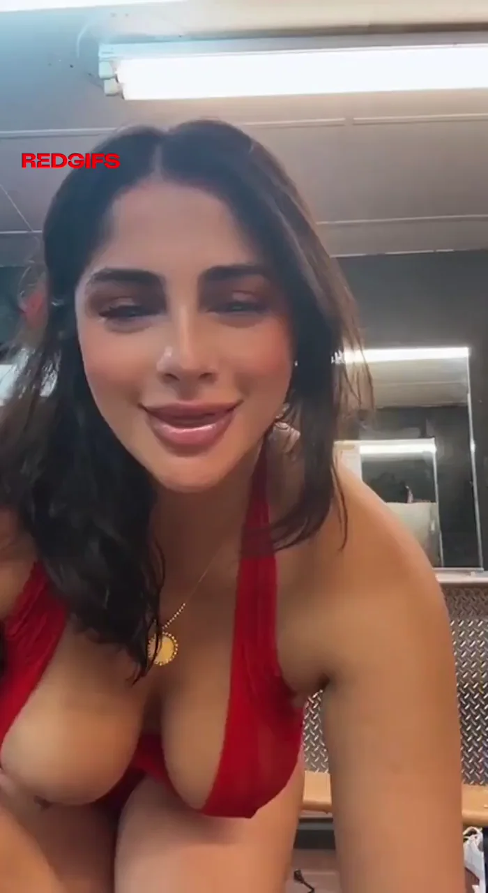 Just wait until she turns around... unbelievable