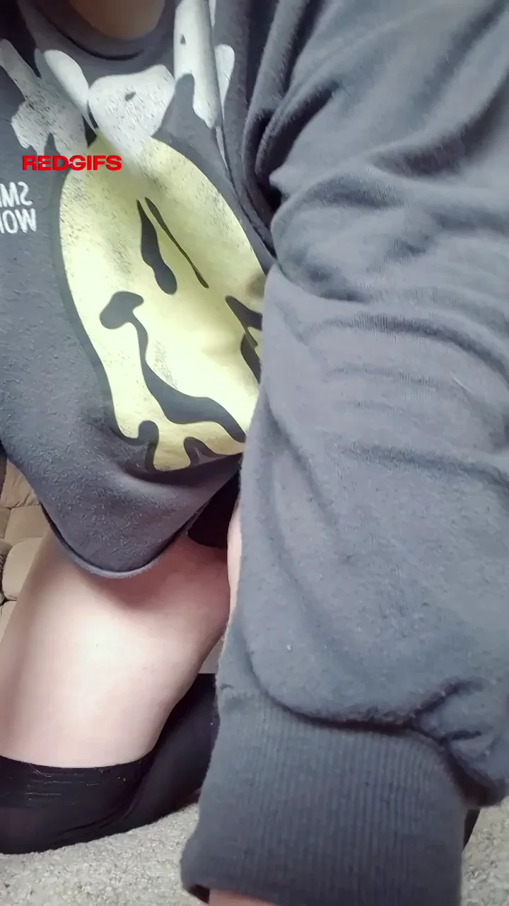 Just a gamer puppygirl wagging her thicc white booty for attention
