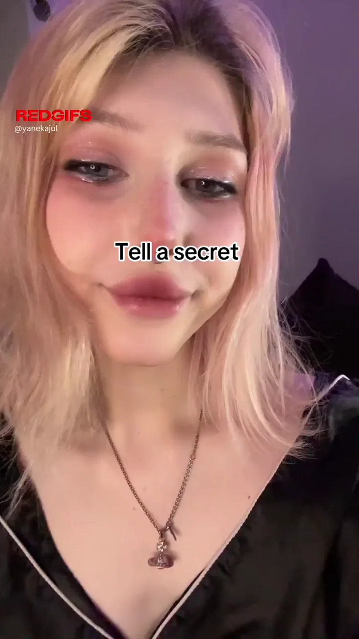 Cute Trans Babe Tal Secret Feels Up Her Reflection's Girl Dick 🪞🍆💦