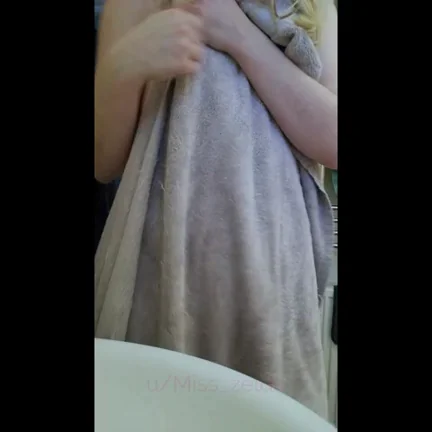 Lockdown Jiggle: Embracing My Thick Curves & Tiny Tits Tease
