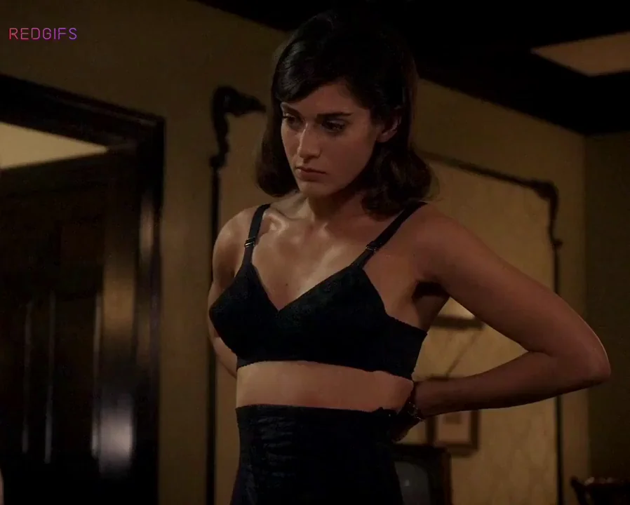 🔥 Lizzy Caplan's Perky Tits Tease in Masters of Sex S02E10 💋