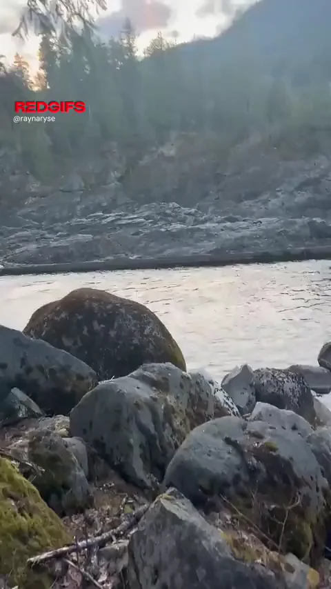 Off the hiking path for a quickie