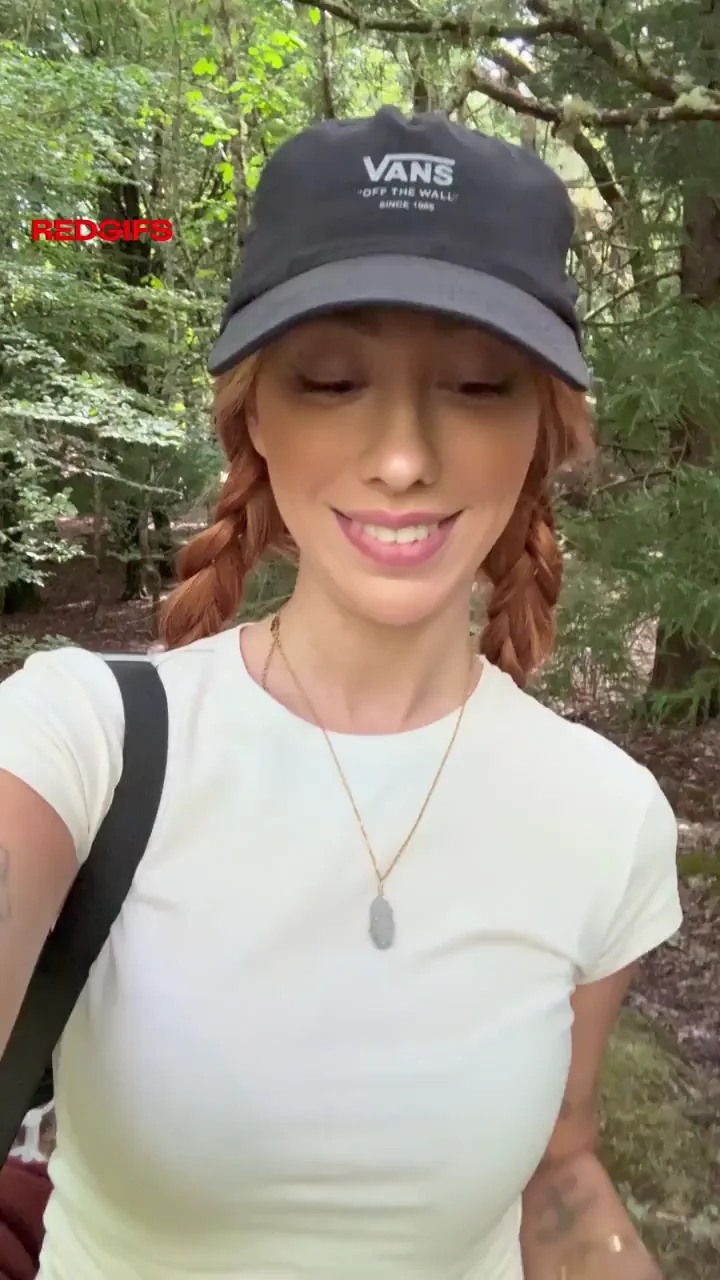 I love the thrill of showing my boobs on a hike.