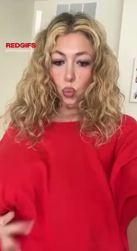 No outfit is too baggy for these milkers