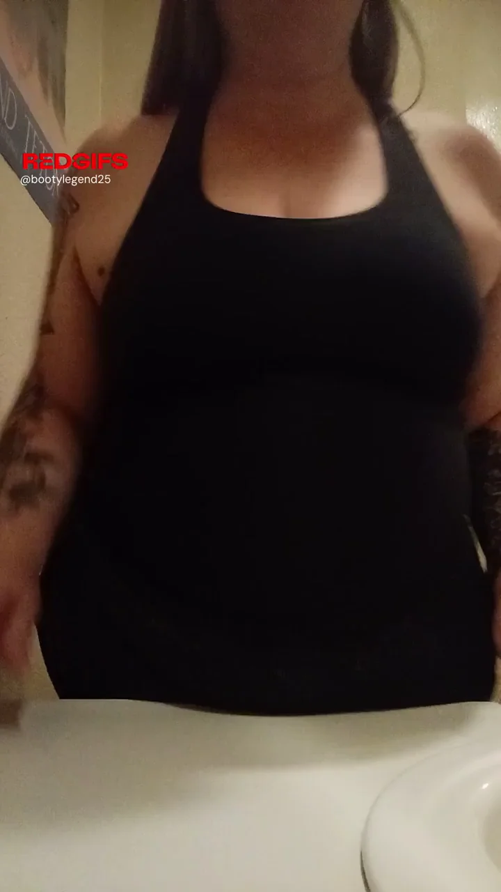 Big natural tittie drop 🍒