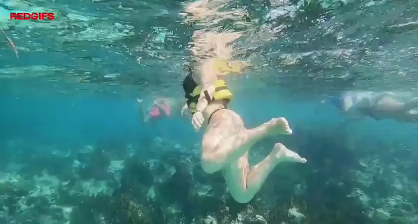 Ass or Kitty? Underwater Tease from Curvy Blonde Bombshell