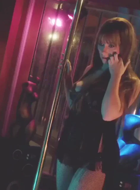 Jennifer love Hewitt pole dancer (the client list)