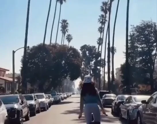 Eiza Gonzalez's Juicy Celeb Ass Strutting Down Palm Tree Street