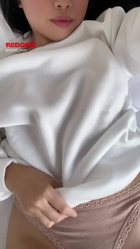 Korean Slut's Juicy Fat Pussy Tease