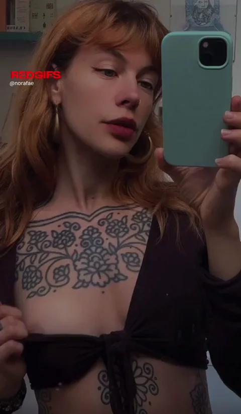 Flashing my titties ;3