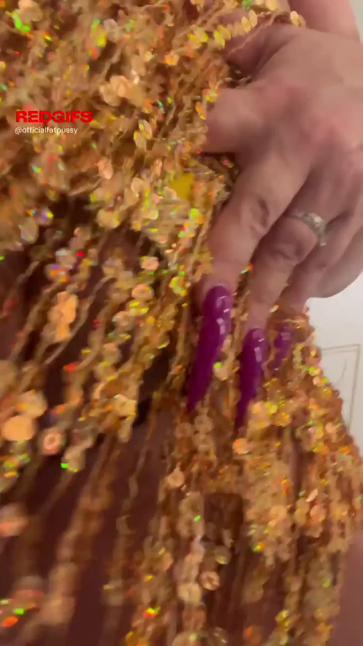 Fat Pussy Craving Thick Cock in Sparkly Tease 💦🍆