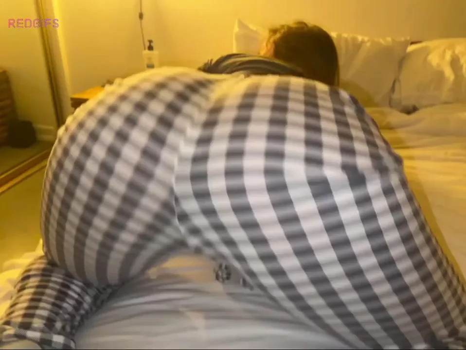 Check out mommy’s ass