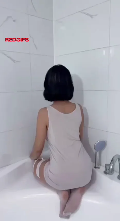 too creamy &amp; too tight, 150cm asian petite playing in the bath 👅