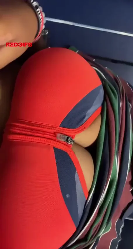 teen titty drop at school 😩 (18+)
