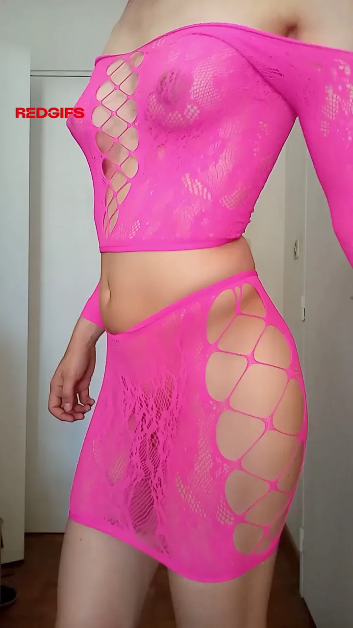 Trying to go for a more "bimbo" look...even without the big boobs