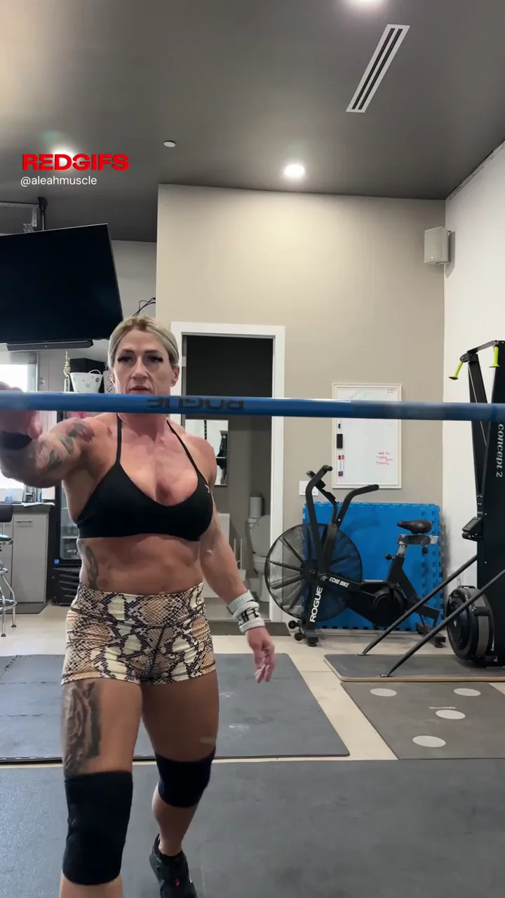 Private Full-Body Pump Session with This Buff Gym Slut