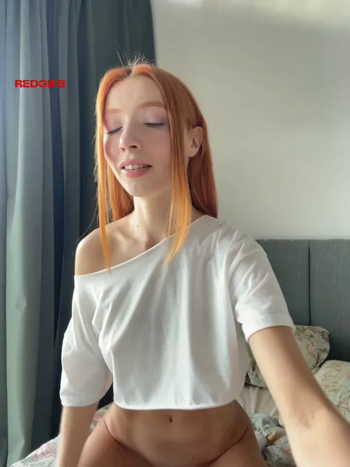 Shy Redhead Ginger Tease: Horny Uni Slut Flashes Perky Tits & Toned Abs