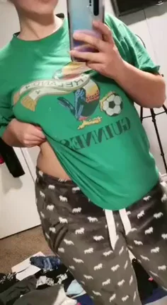 Just a girl in her natural state, doing a little drop ?