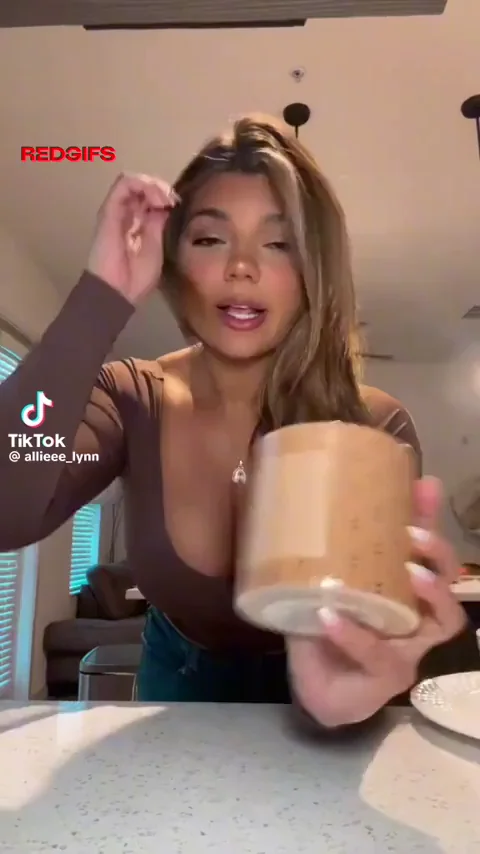 🔥 @allieee_lynn's Massive TikTok Tits Tease in Tight Top 😍🍈🍈