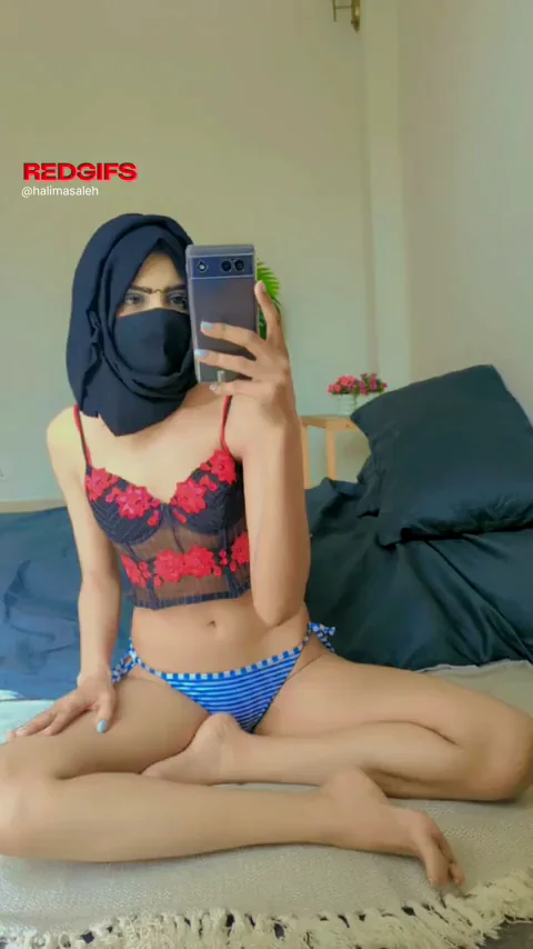 Is it a deal breaker that I love getting fucked with my hijab on?😈