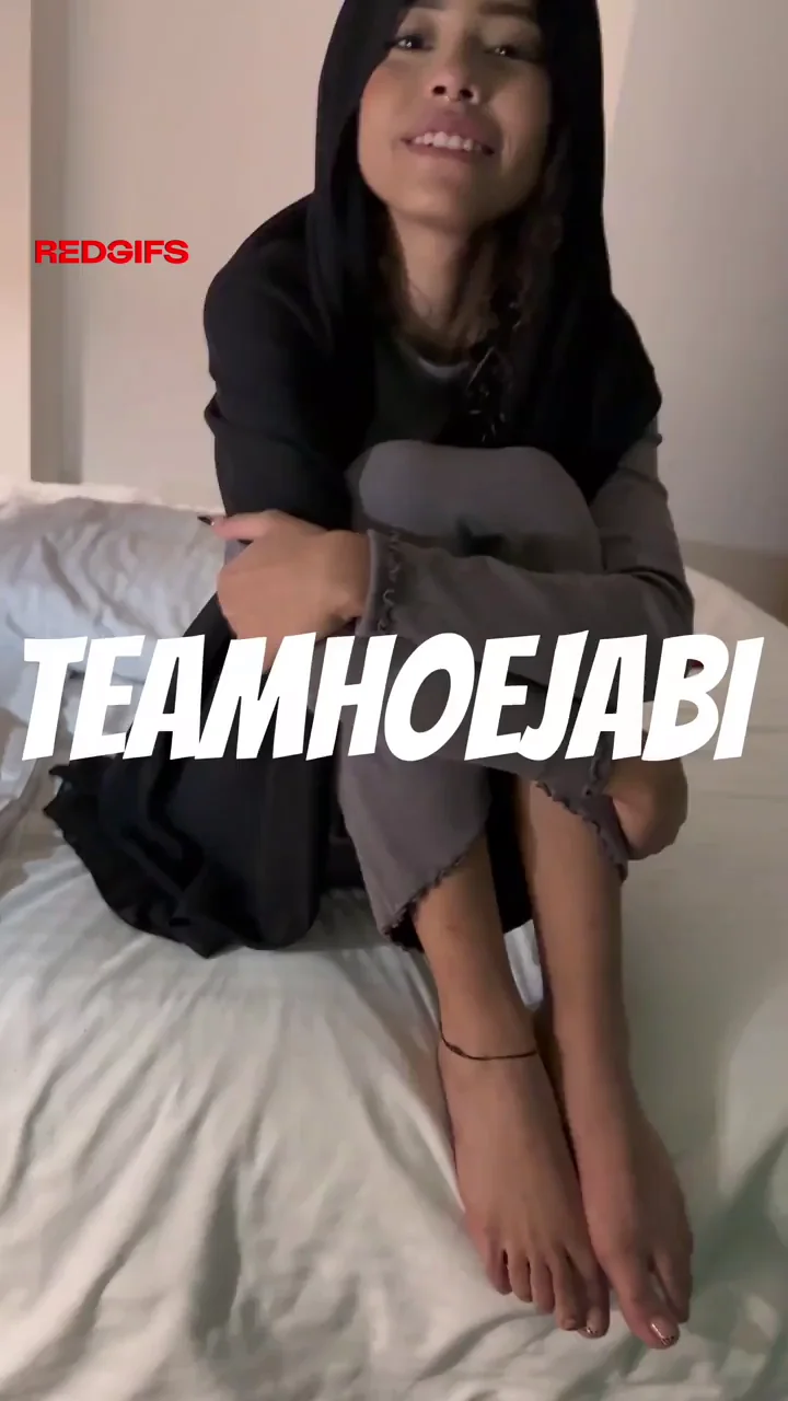 Sumayah سمية: Hijabi Hottie with Slutty Curves & Bare Soles Temptation