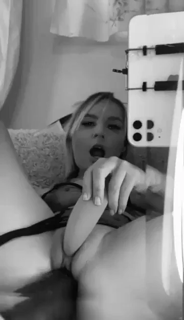 Who loves a dirty New Zealand slut who loves and bbc and squirting up a storm🤭😉💦💦