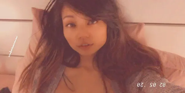 🍑 Who's Hungry for This Juicy Asian Kitty? 😻 Mega Tease!