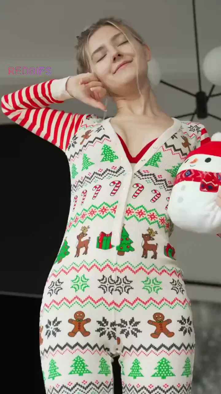Eva Elfie's Merry Xmas Tease! 🎄🍑🔥