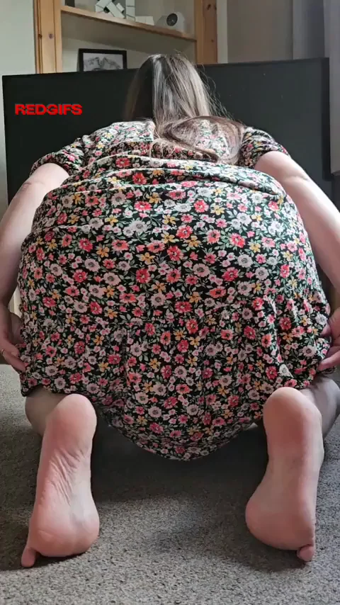 Easy Access MILF's Fat Ass Pussy Flash 😈🍑
