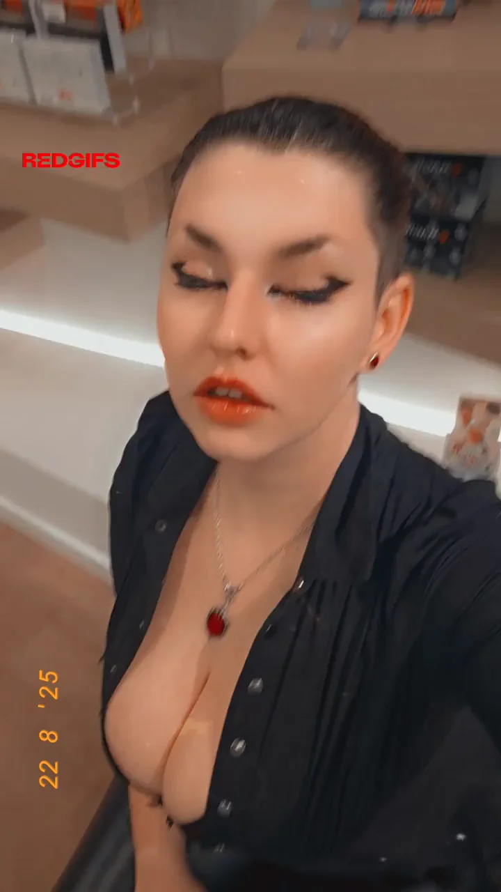 Alice (@beeblebroxbaby)