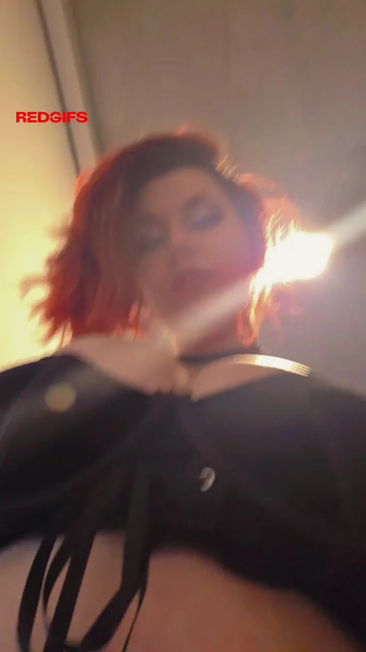 🔥 Alice @beeblebroxbaby Teasing in Black Corset 😈🍒