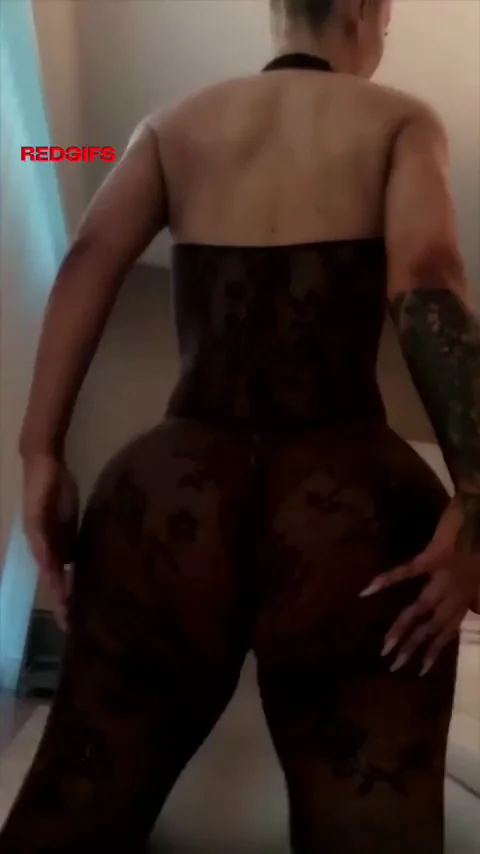Iggy Azalea (@thenewclassic)
