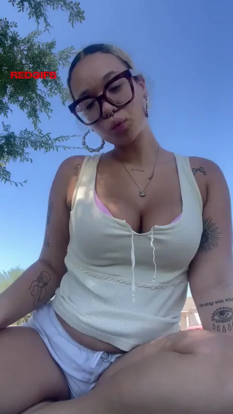taking bra of(f) in public