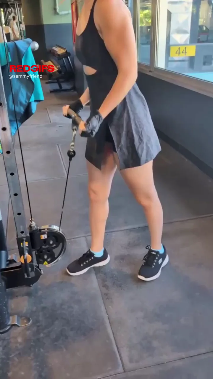 😈 Biting Back Moans Masturbating with Toy in My Regular Gym Dare 🏋️‍♀️💦