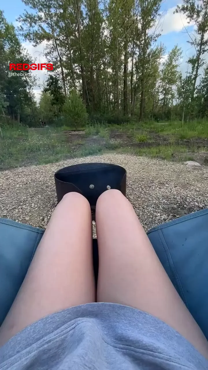 Dared to “(f)orget” to put on pants
