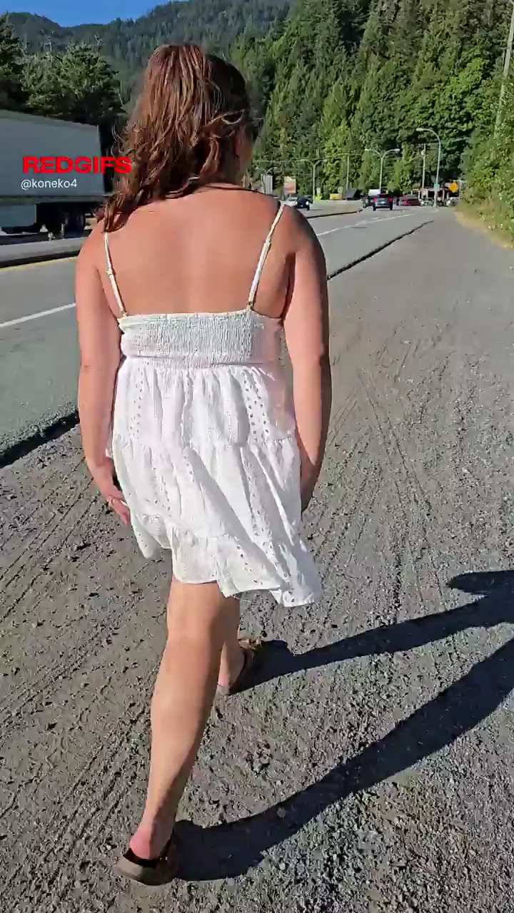 😈 Flashing My Juicy Ass in Public Rush! 🍑