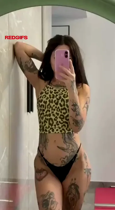 I workout so I can show off my gym progress through mirror selfies