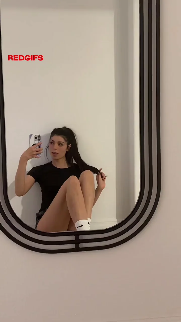 Mirror Addict Babe Can't Resist Filming Her Hot Tease 😈📱