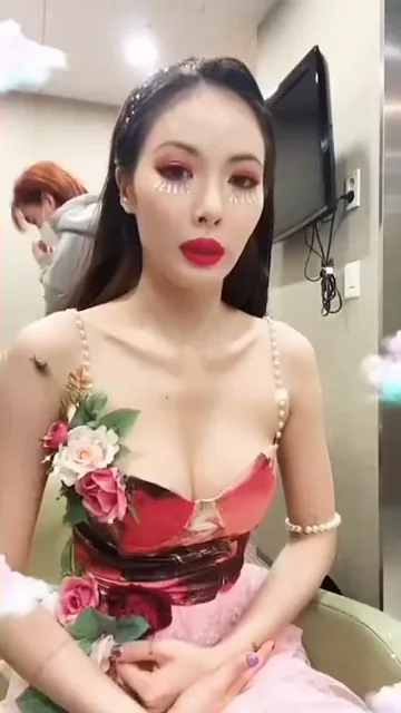 Hyunah sexy in red