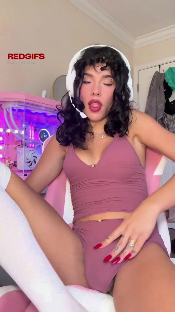 Suck me while I sit on this gaming chair