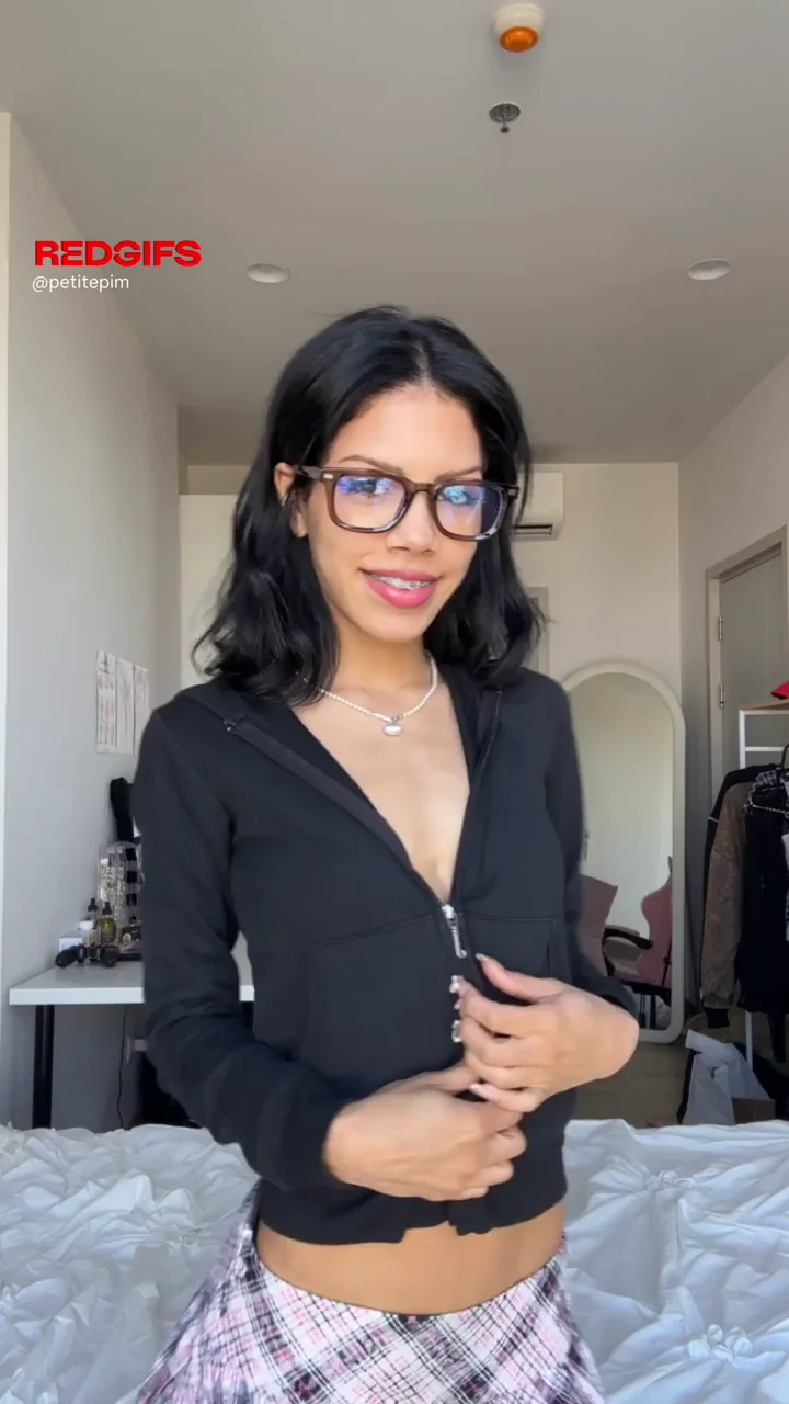Say hey if you’re over 40 and I’ll send u my schoolgirl nudes