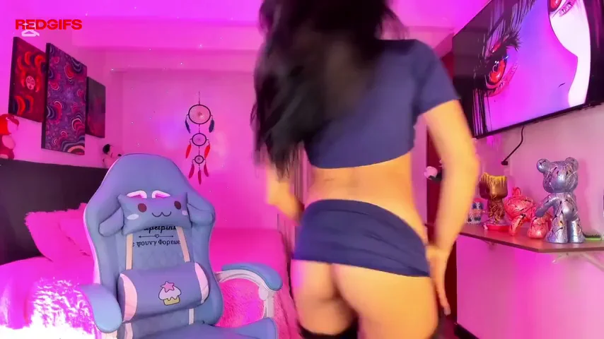 Latina Tease's Thicc Ass Lap Dance Craving 😈