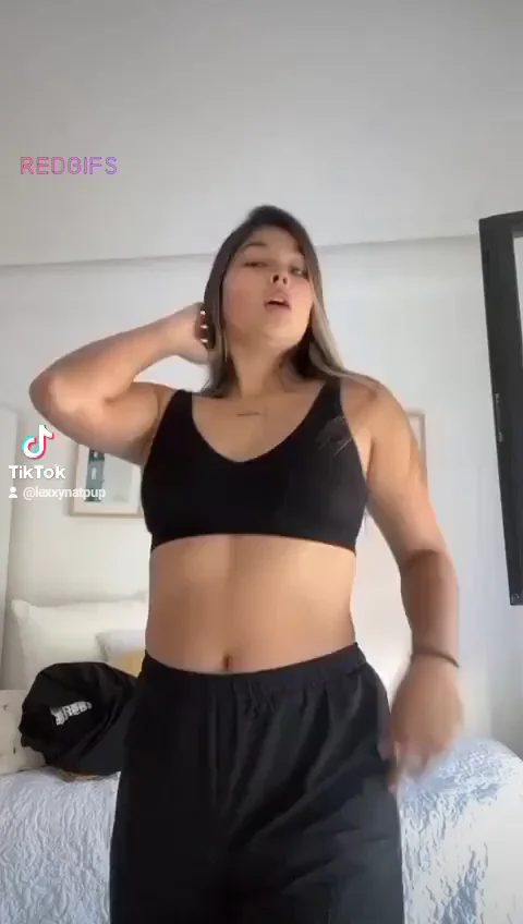 Showing my Latina ass with a little reggaetón