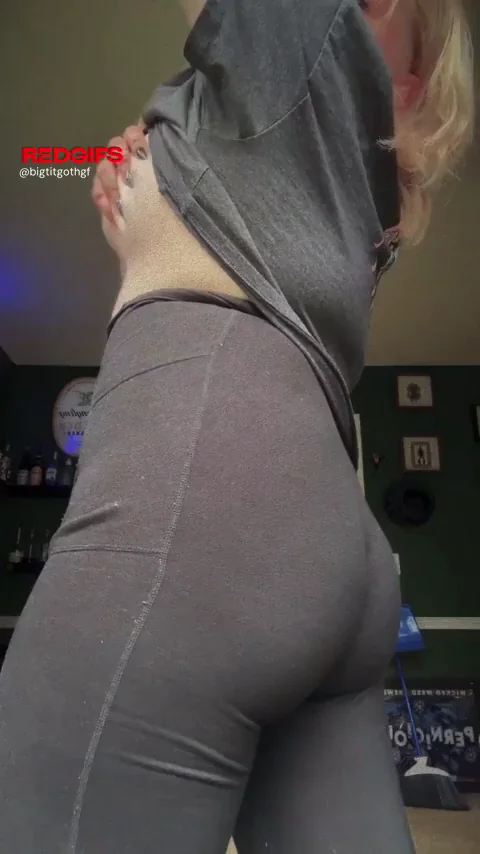 Pretty Goonette Craves Pussy Eating from Behind 😈🍑🫦