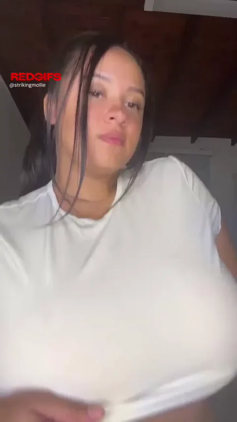 A baggy shirt hides many things
