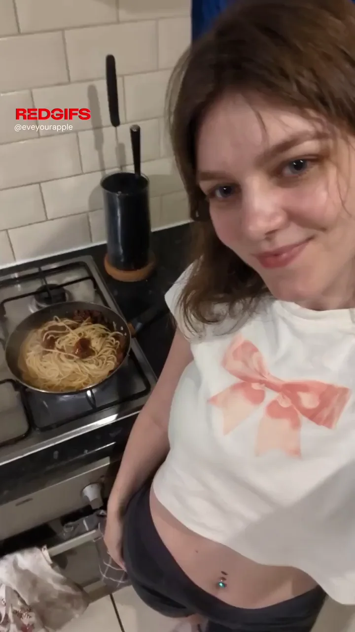 Felt like bouncing my boobies whilst I was cooking my pasta