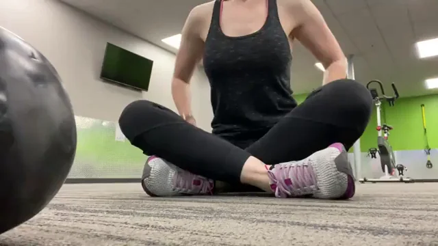 Ever wonder about the MILF at the gym? [oc]
