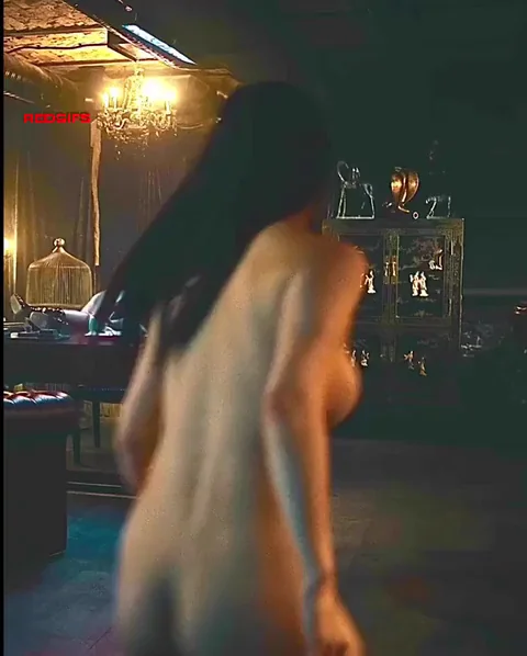 A fine Japanese booty in heels walking